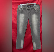 Load image into Gallery viewer, Junior Gray Jeans
