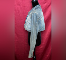 Load image into Gallery viewer, Stylish Cropped Denim Jacket
