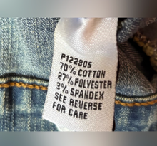 Load image into Gallery viewer, Stylish Cropped Denim Jacket
