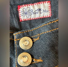 Load image into Gallery viewer, Juniors Dark Blue Jeans
