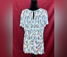 Load image into Gallery viewer, Floral Print Women's Top
