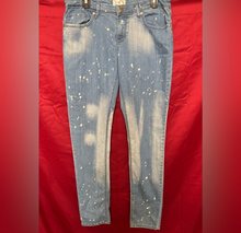 Load image into Gallery viewer, Stylish Blue Jeans
