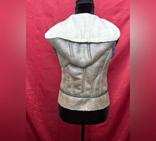 Load image into Gallery viewer, Juniors Tan and brown Shearling Vest
